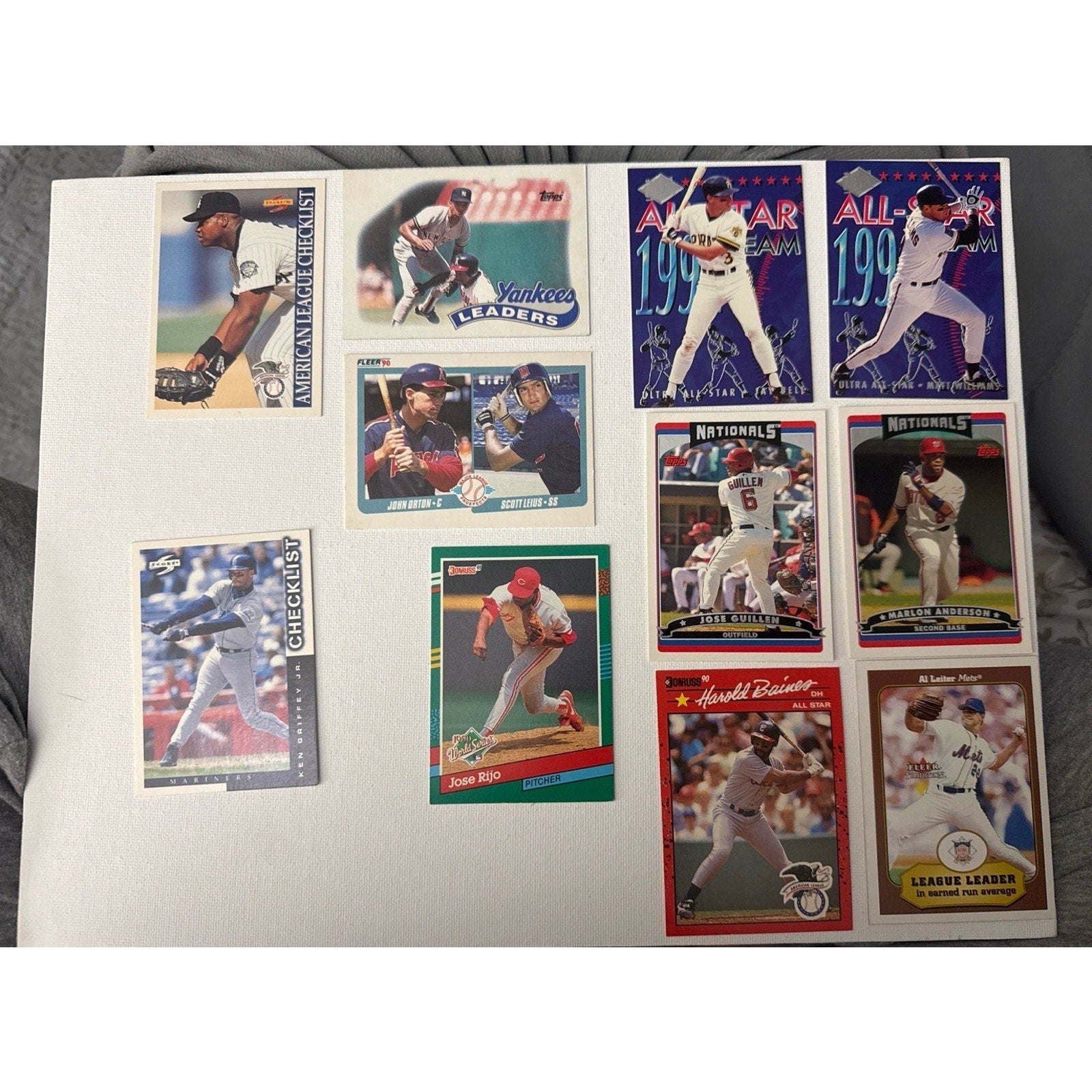 Mixed MLB baseball card lot including vintage 90s cards and inserts.