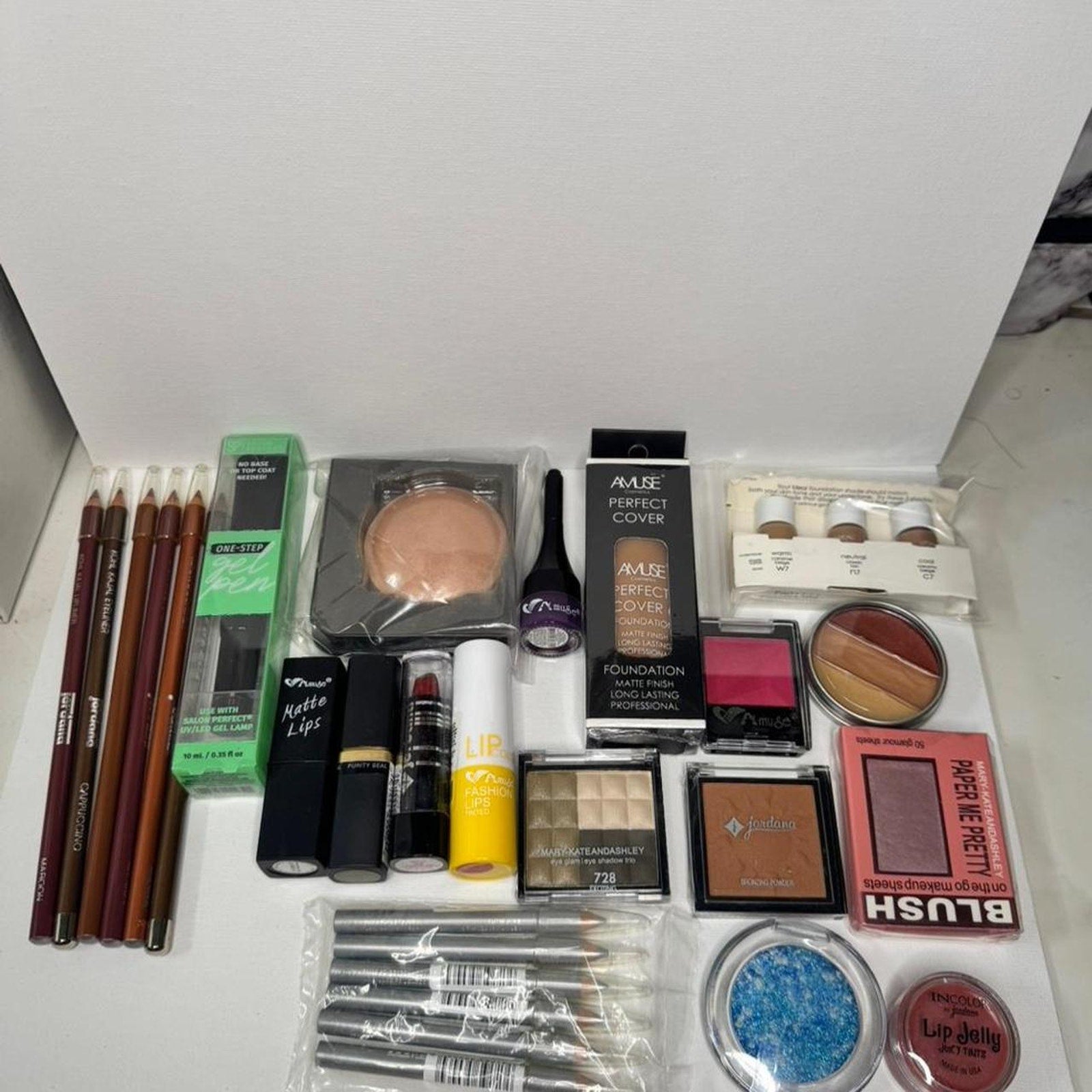 Mixted box 25 units makeup set
